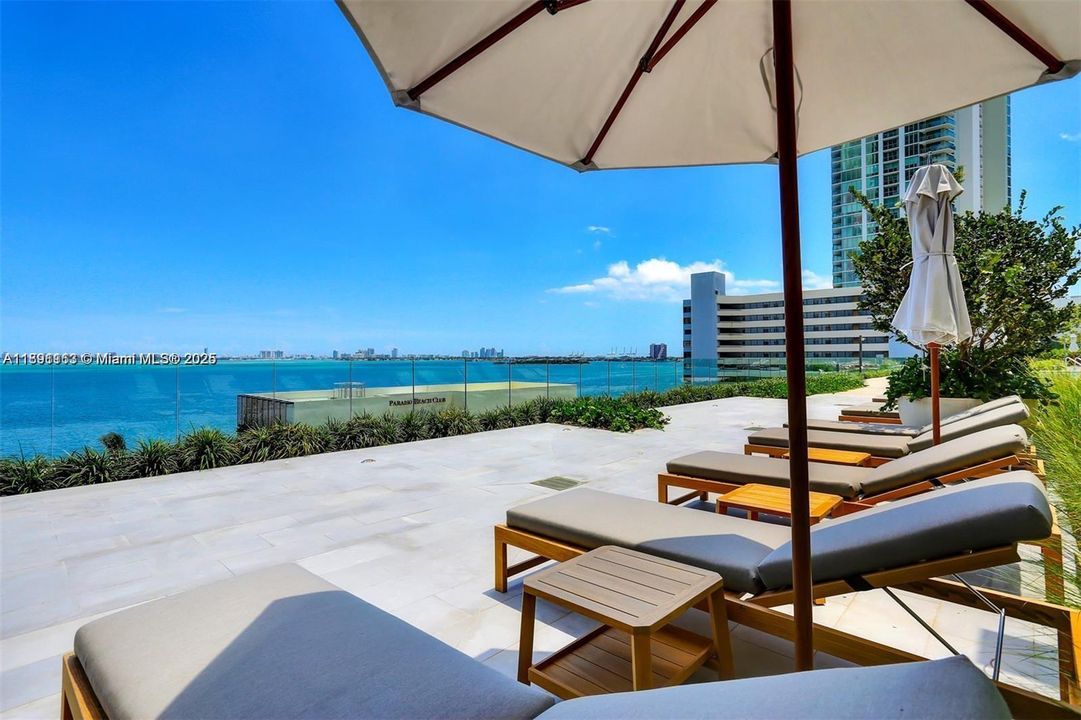 En Venta: $960,000 (2 camas, 2 baños, 1057 Pies cuadrados)