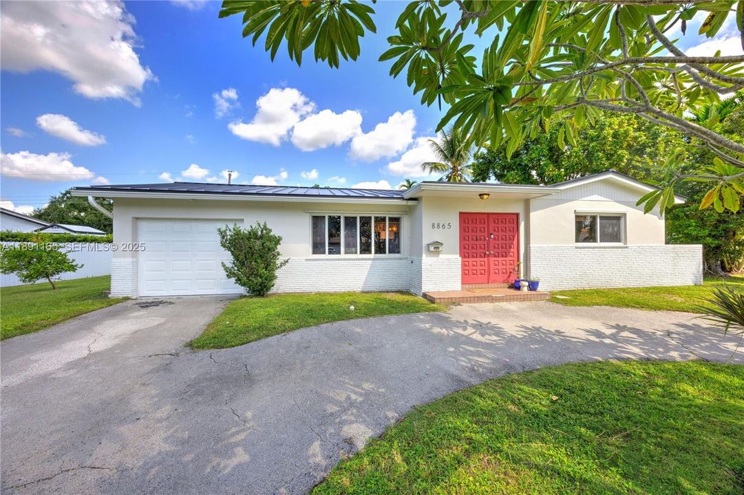 Под контрактом: $995,000 (3 спален, 2 ванн, 2056 Квадратных фут)