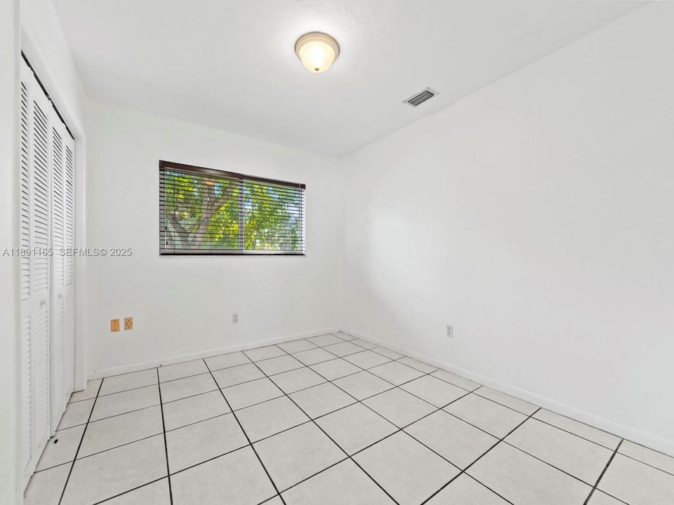 Под контрактом: $995,000 (3 спален, 2 ванн, 2056 Квадратных фут)