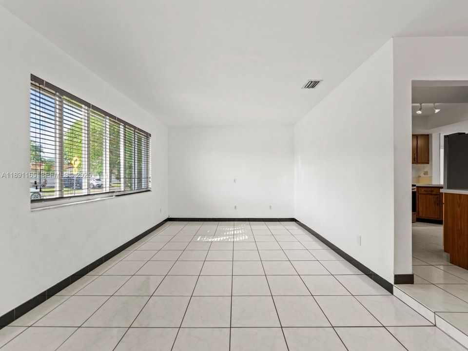 Под контрактом: $995,000 (3 спален, 2 ванн, 2056 Квадратных фут)