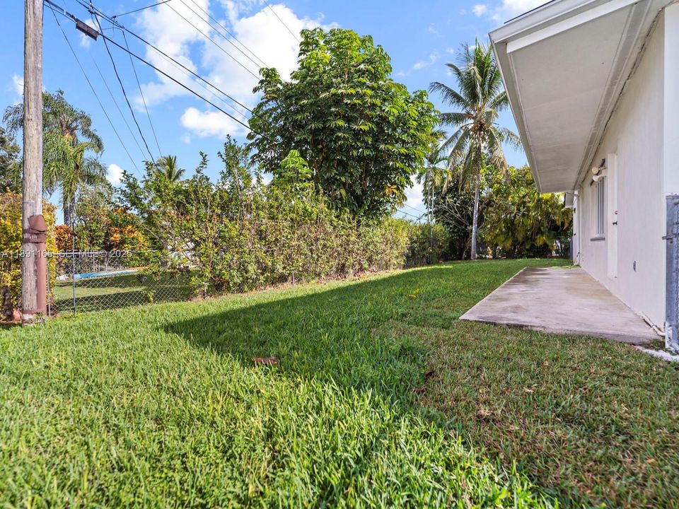 Под контрактом: $995,000 (3 спален, 2 ванн, 2056 Квадратных фут)