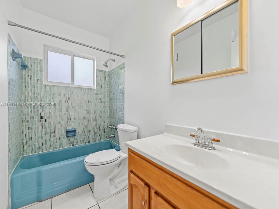 Под контрактом: $995,000 (3 спален, 2 ванн, 2056 Квадратных фут)