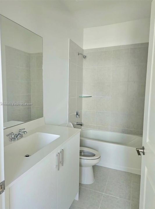 Active With Contract: $2,400 (3 beds, 3 baths, 0 Square Feet)