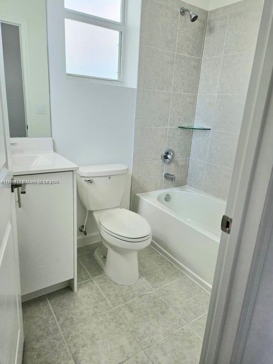 Active With Contract: $2,400 (3 beds, 3 baths, 0 Square Feet)