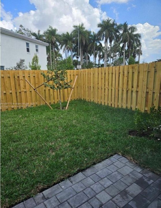 Active With Contract: $2,400 (3 beds, 3 baths, 0 Square Feet)