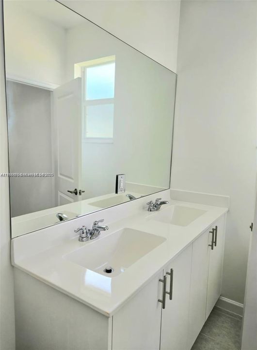 Active With Contract: $2,400 (3 beds, 3 baths, 0 Square Feet)