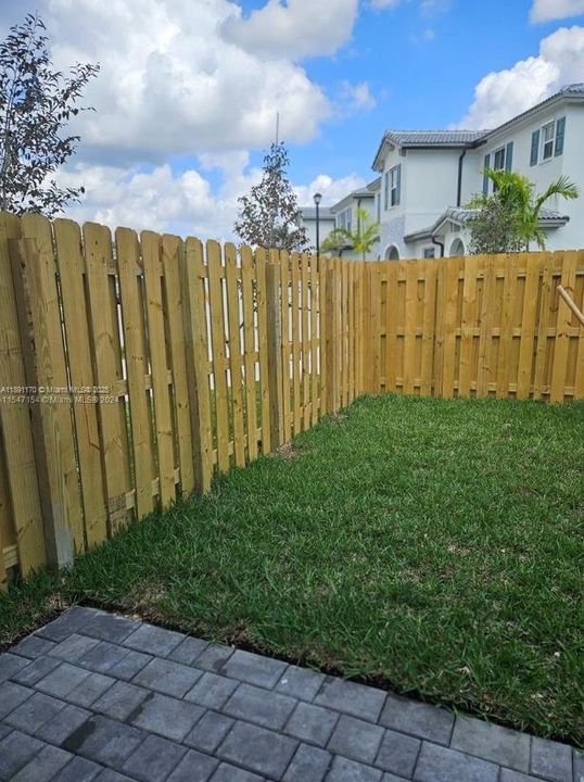 Active With Contract: $2,400 (3 beds, 3 baths, 0 Square Feet)