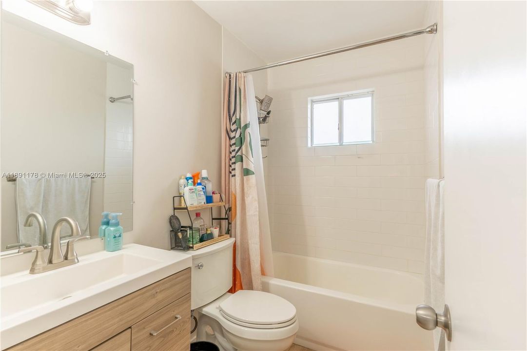 For Sale: $275,000 (2 beds, 1 baths, 760 Square Feet)