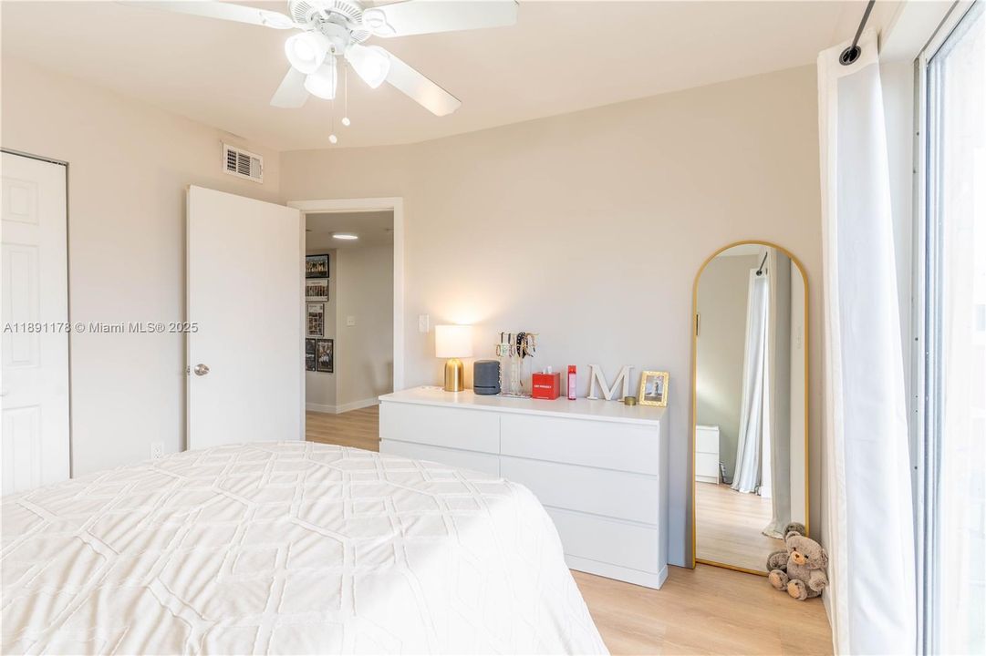 For Sale: $275,000 (2 beds, 1 baths, 760 Square Feet)