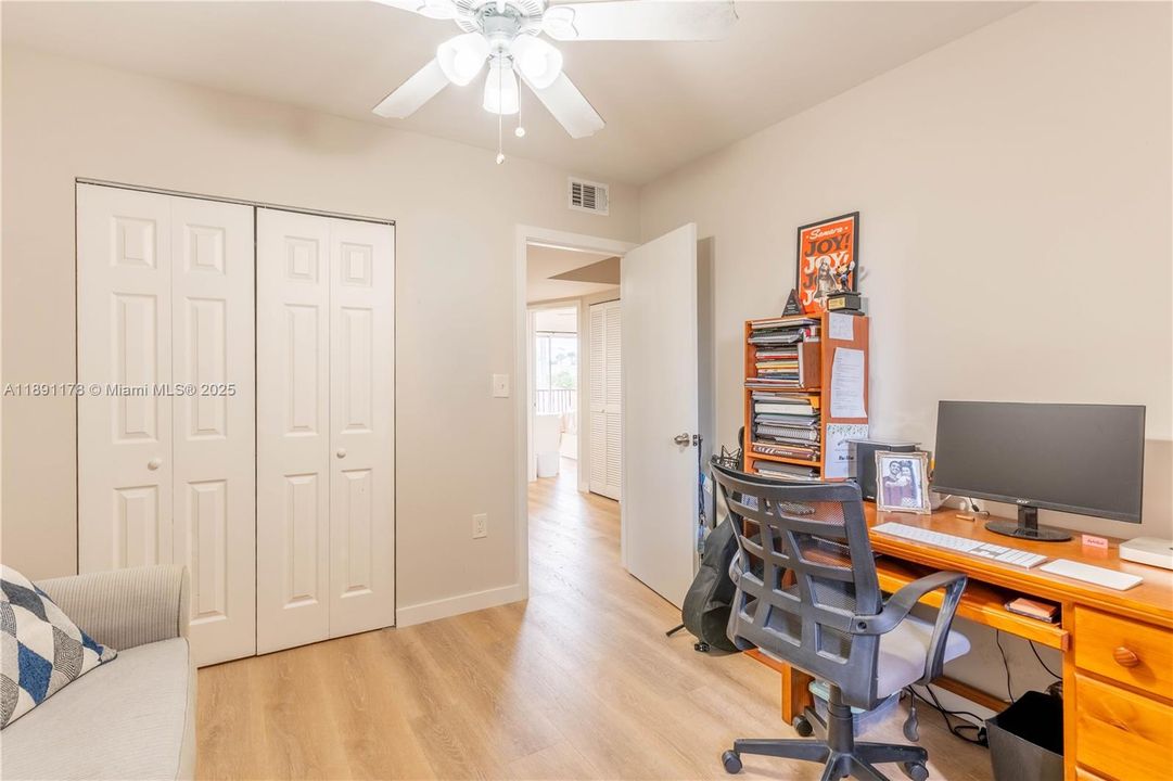 For Sale: $275,000 (2 beds, 1 baths, 760 Square Feet)