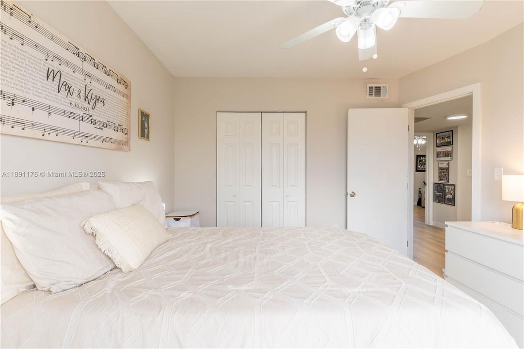 For Sale: $275,000 (2 beds, 1 baths, 760 Square Feet)