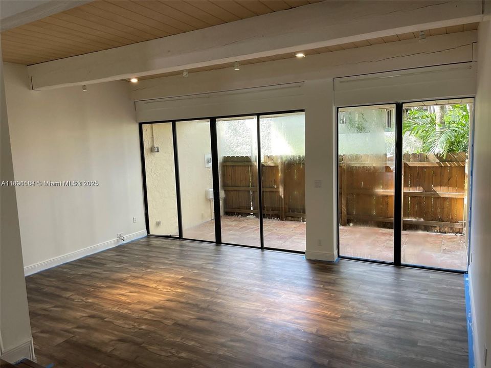 Active With Contract: $2,980 (3 beds, 2 baths, 1688 Square Feet)