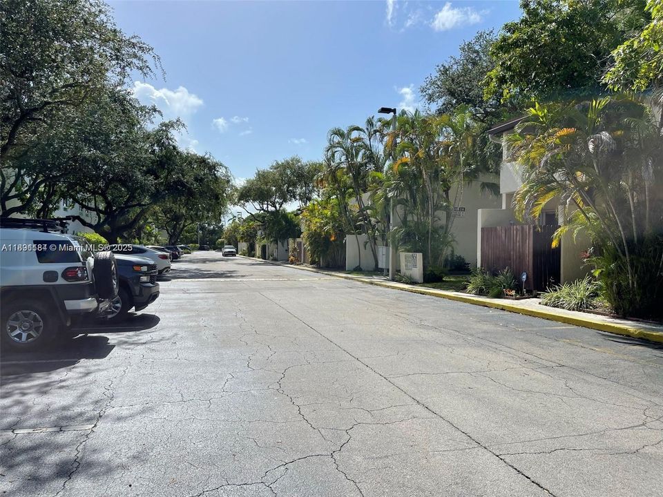 Active With Contract: $2,980 (3 beds, 2 baths, 1688 Square Feet)