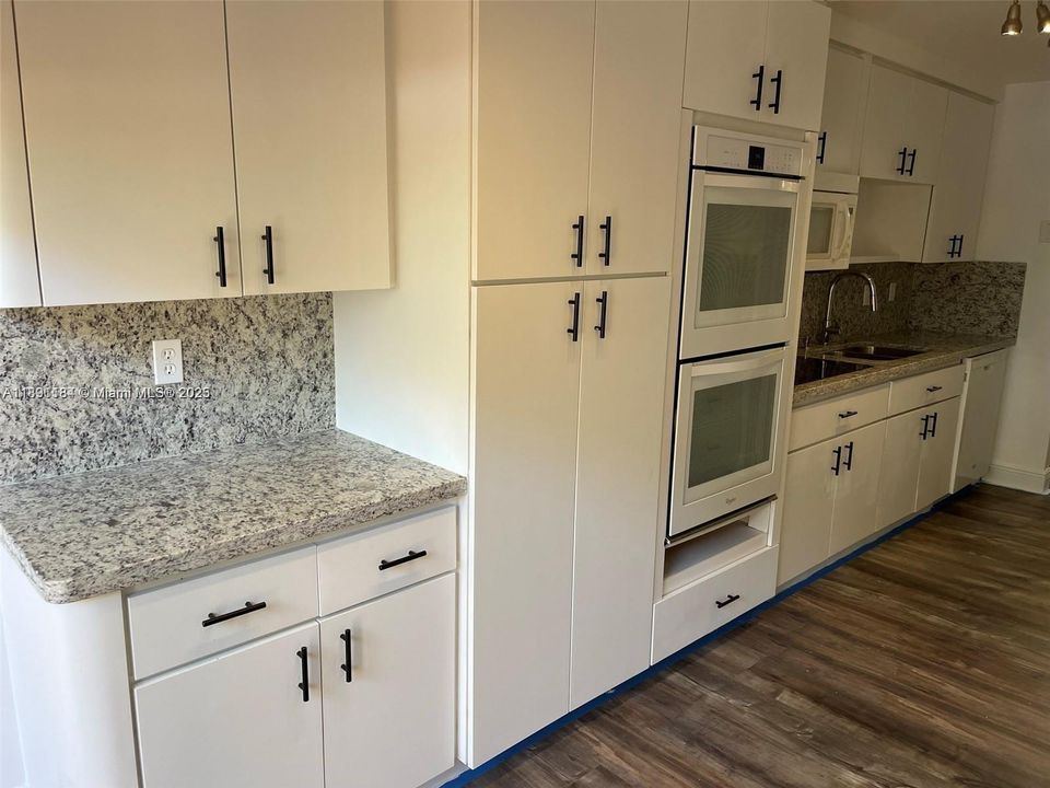 Active With Contract: $2,980 (3 beds, 2 baths, 1688 Square Feet)