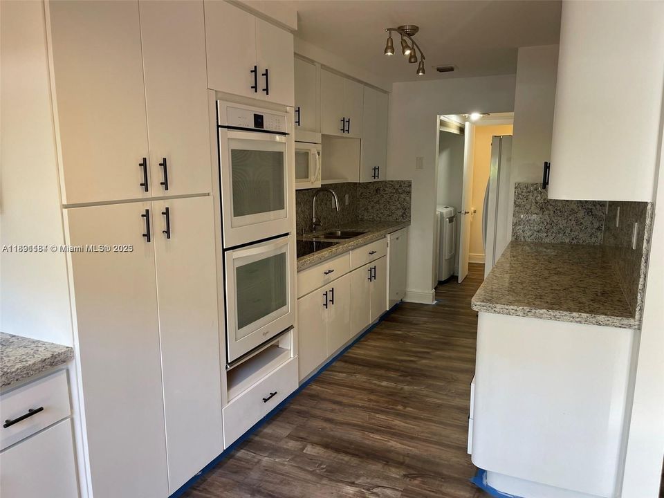 Active With Contract: $2,980 (3 beds, 2 baths, 1688 Square Feet)