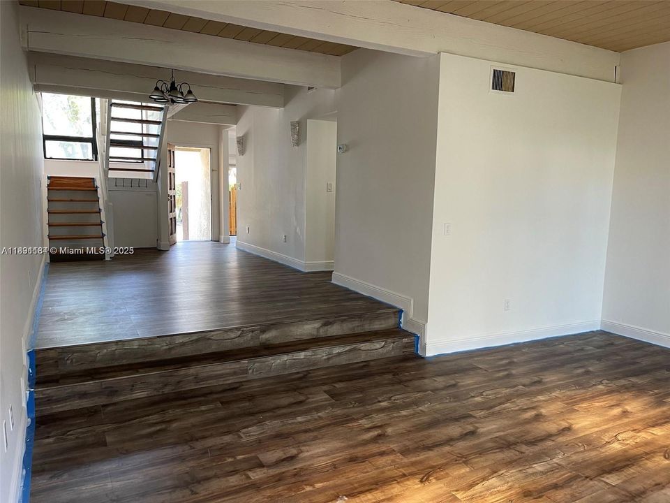 Active With Contract: $2,980 (3 beds, 2 baths, 1688 Square Feet)