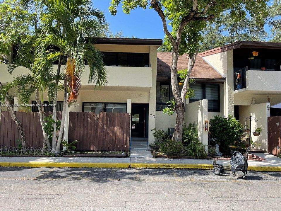 Active With Contract: $2,980 (3 beds, 2 baths, 1688 Square Feet)