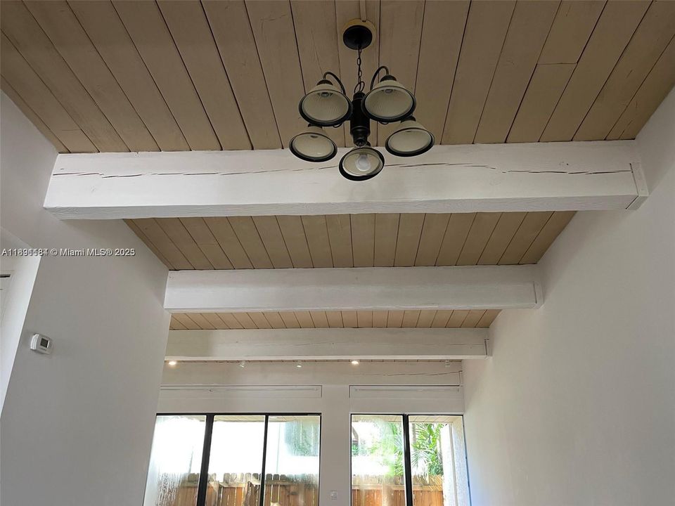 Active With Contract: $2,980 (3 beds, 2 baths, 1688 Square Feet)