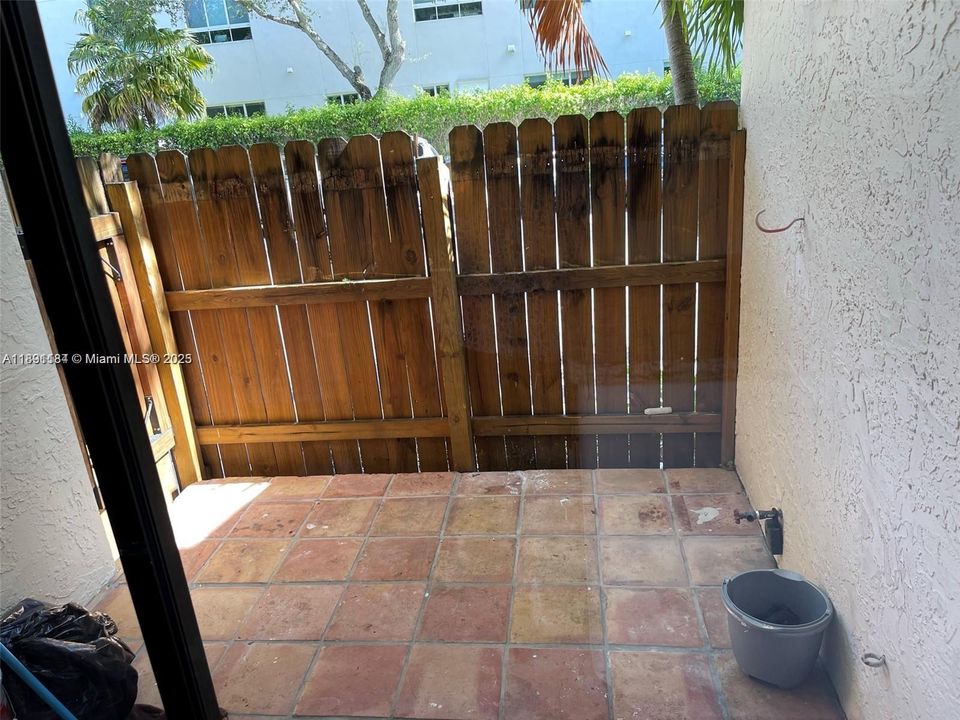 Active With Contract: $2,980 (3 beds, 2 baths, 1688 Square Feet)