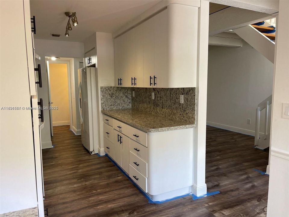 Active With Contract: $2,980 (3 beds, 2 baths, 1688 Square Feet)