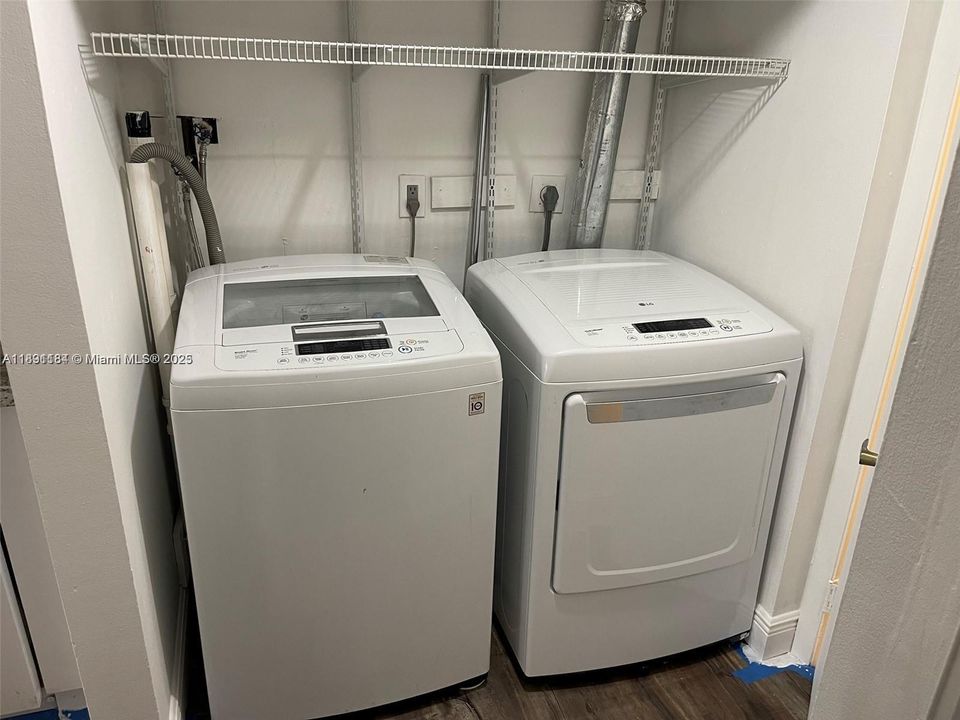 Active With Contract: $2,980 (3 beds, 2 baths, 1688 Square Feet)