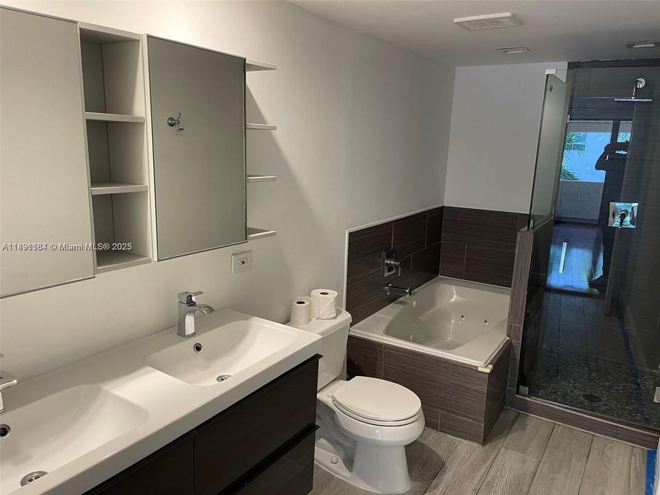 Active With Contract: $2,980 (3 beds, 2 baths, 1688 Square Feet)