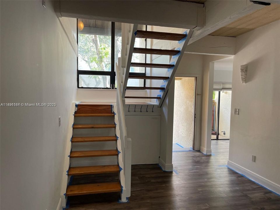 Active With Contract: $2,980 (3 beds, 2 baths, 1688 Square Feet)