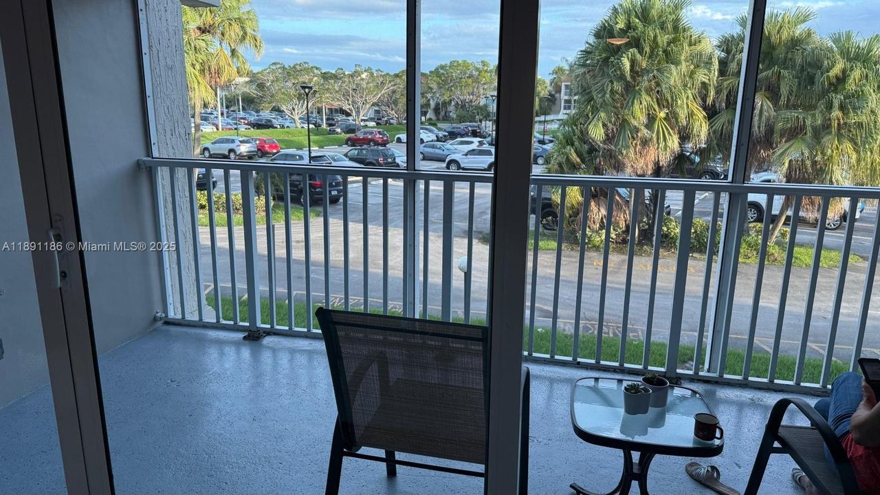 В аренду: $2,300 (2 спален, 2 ванн, 1106 Квадратных фут)