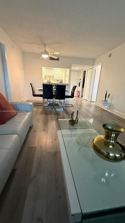 В аренду: $2,300 (2 спален, 2 ванн, 1106 Квадратных фут)