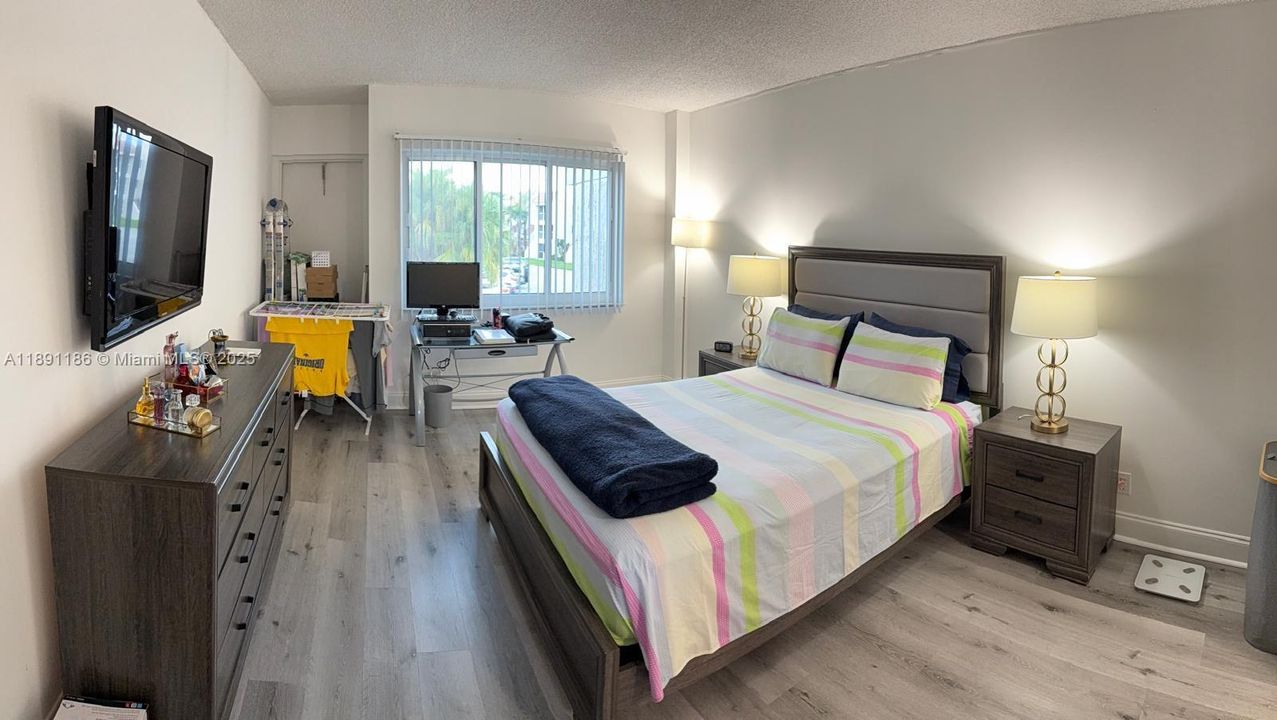 В аренду: $2,300 (2 спален, 2 ванн, 1106 Квадратных фут)