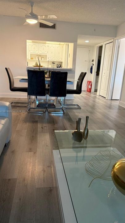 В аренду: $2,300 (2 спален, 2 ванн, 1106 Квадратных фут)