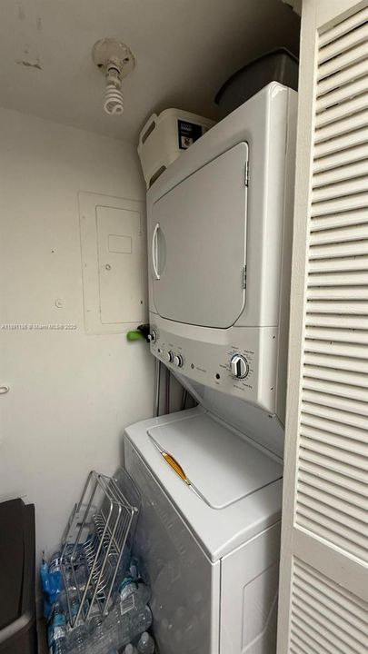 В аренду: $2,300 (2 спален, 2 ванн, 1106 Квадратных фут)