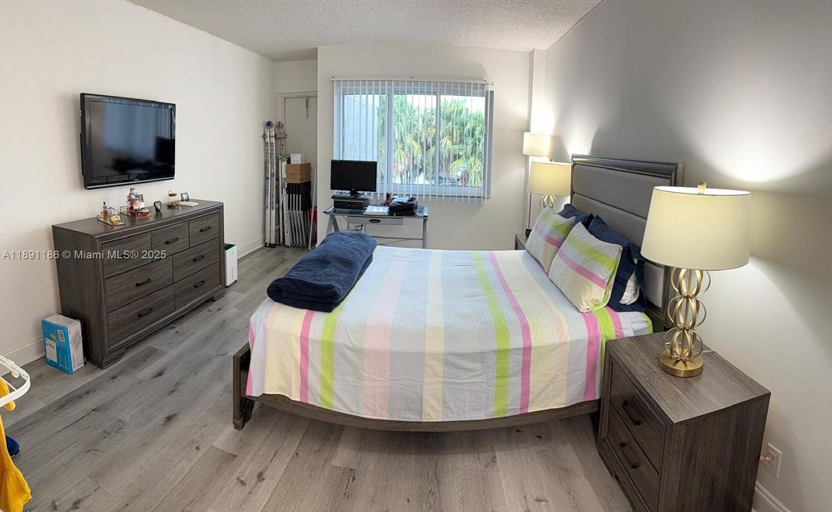 В аренду: $2,300 (2 спален, 2 ванн, 1106 Квадратных фут)