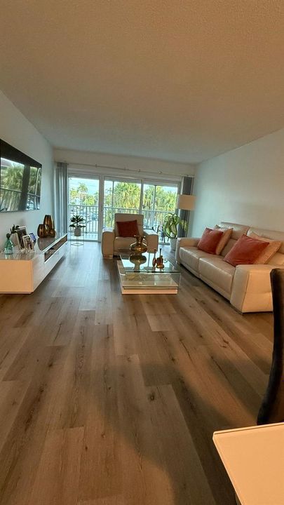 В аренду: $2,300 (2 спален, 2 ванн, 1106 Квадратных фут)