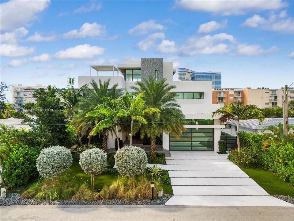 For Sale: $5,999,000 (4 beds, 4 baths, 4341 Square Feet)