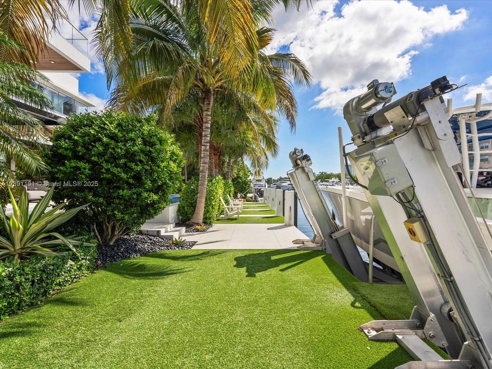 For Sale: $5,999,000 (4 beds, 4 baths, 4341 Square Feet)