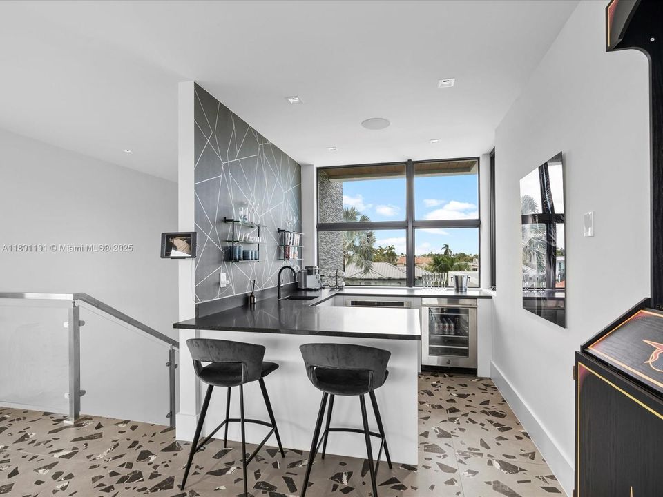 For Sale: $5,999,000 (4 beds, 4 baths, 4341 Square Feet)