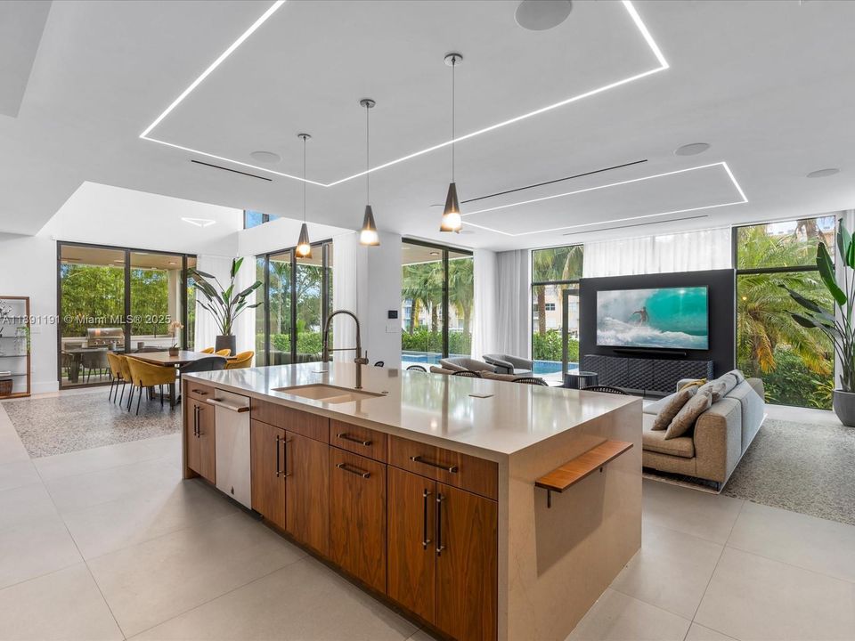 For Sale: $5,999,000 (4 beds, 4 baths, 4341 Square Feet)