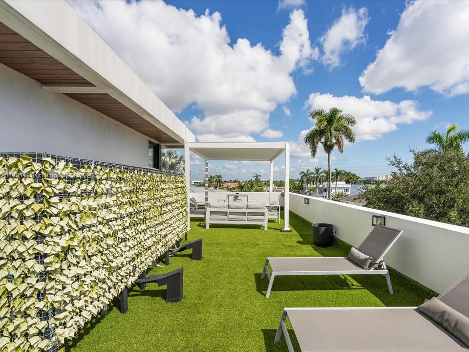 For Sale: $5,999,000 (4 beds, 4 baths, 4341 Square Feet)