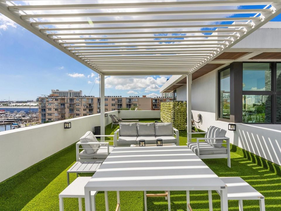 For Sale: $5,999,000 (4 beds, 4 baths, 4341 Square Feet)