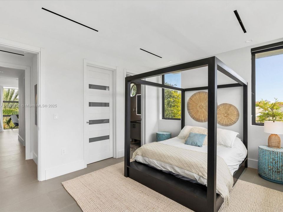 For Sale: $5,999,000 (4 beds, 4 baths, 4341 Square Feet)