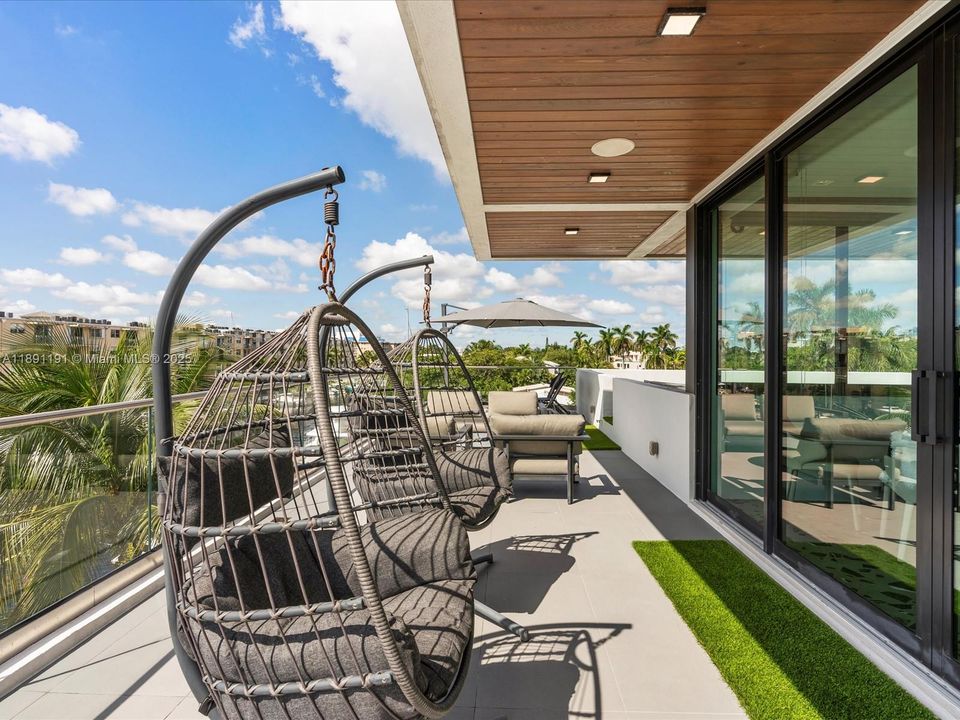 For Sale: $5,999,000 (4 beds, 4 baths, 4341 Square Feet)