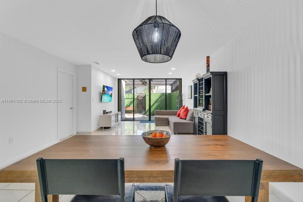 Vendido Recientemente: $485,000 (3 camas, 2 baños, 1446 Pies cuadrados)