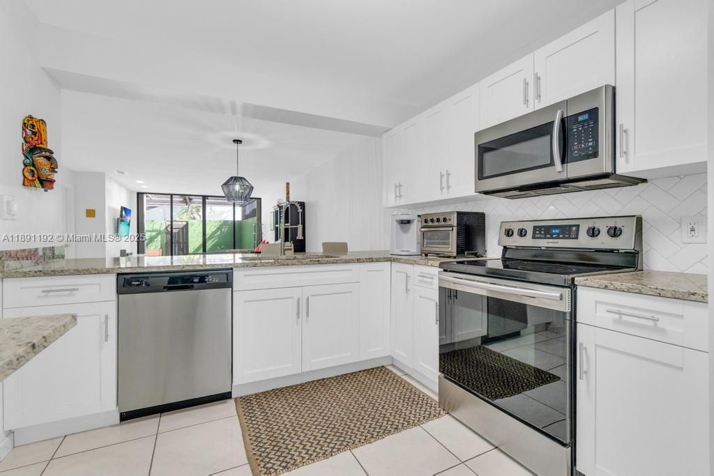 Vendido Recientemente: $485,000 (3 camas, 2 baños, 1446 Pies cuadrados)