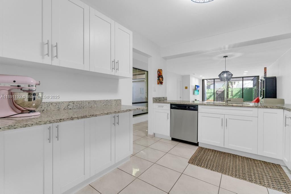 Vendido Recientemente: $485,000 (3 camas, 2 baños, 1446 Pies cuadrados)