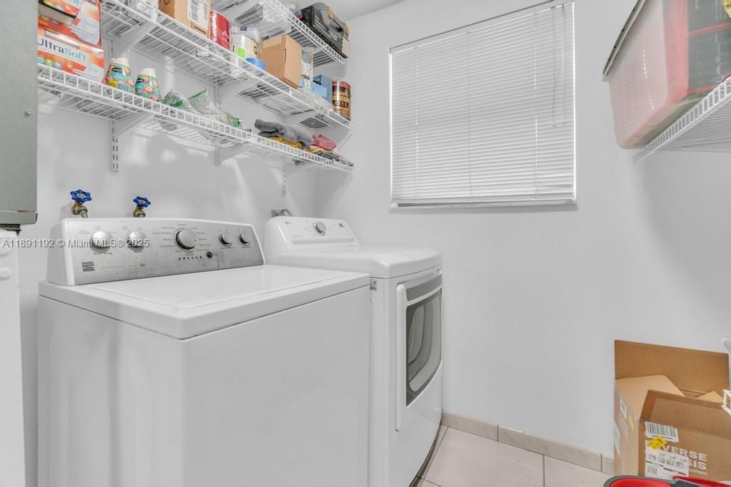 Vendido Recientemente: $485,000 (3 camas, 2 baños, 1446 Pies cuadrados)