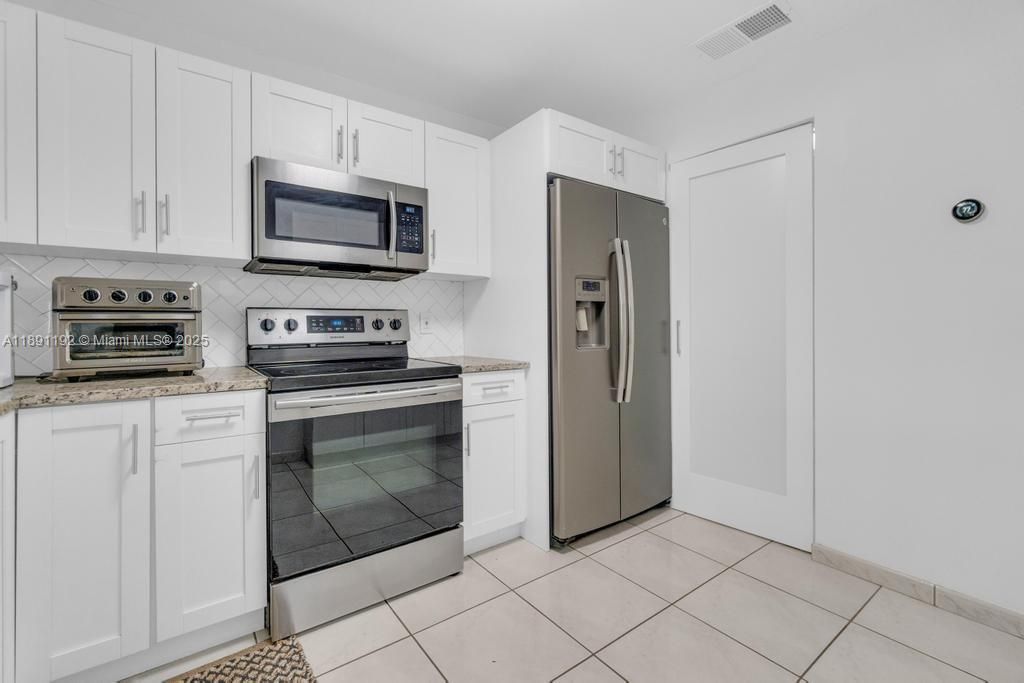 Vendido Recientemente: $485,000 (3 camas, 2 baños, 1446 Pies cuadrados)