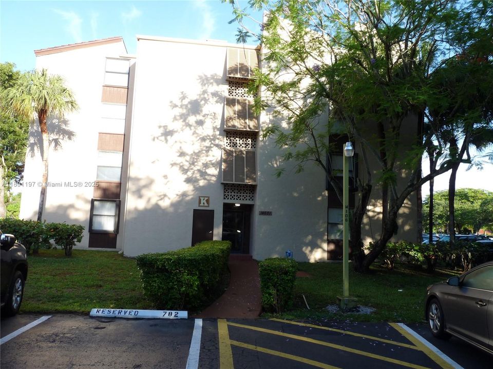 最近租的: $2,500 (2 贝兹, 2 浴室, 996 平方英尺)