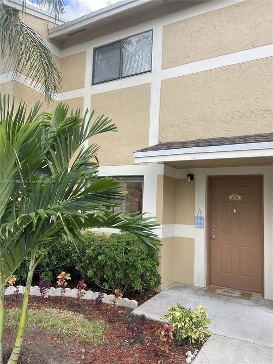 Active With Contract: $2,500 (3 beds, 2 baths, 1113 Square Feet)