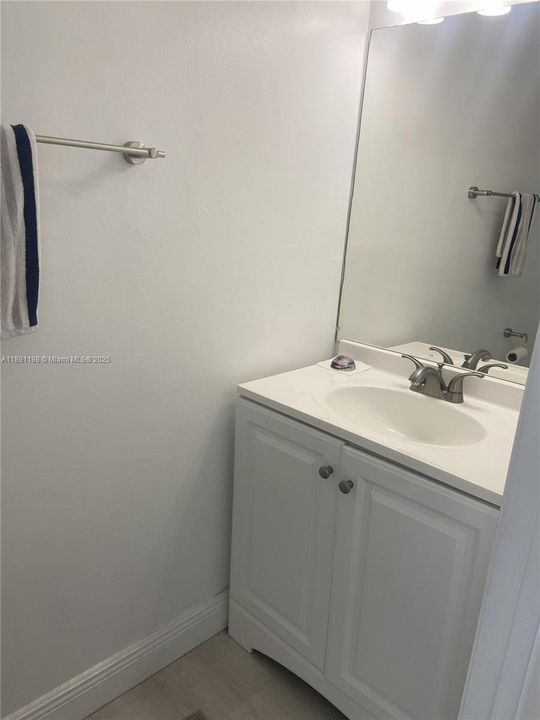 Active With Contract: $2,500 (3 beds, 2 baths, 1113 Square Feet)